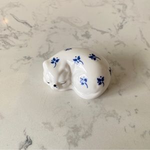 Porcelain cat by Enesco, 1988